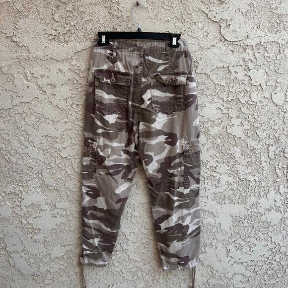 Urban Outfitters Tan Camo Cargo Pants Size 6 - Picture 2 of 4